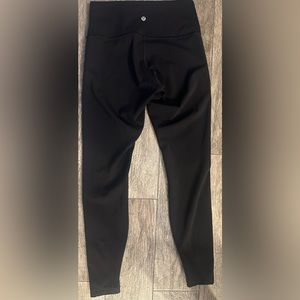 Like new woman’s high rise Lululemon leggings black